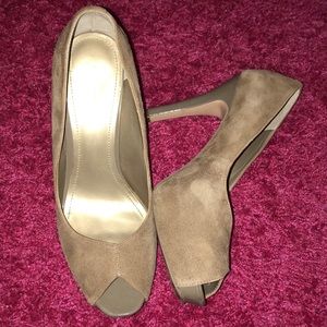 Nine West Tan Suede Platform Pumps